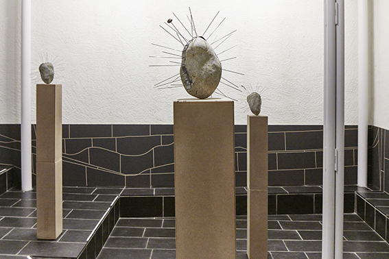 Ausstellungsansicht, Untergeschoss im Trudelhaus Baden
Manuela Morales Dèlano, Wandzeichnung von Esther Ernst