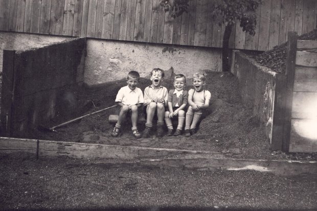 05_km_lesung_sandkasten_ca.1950_c_ruedi_fiechter_web.jpg