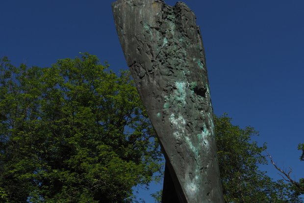 14.0|1 erwinrehmann_detail_der_grossen_h_llform_1951.2001_bronze_1.jpg