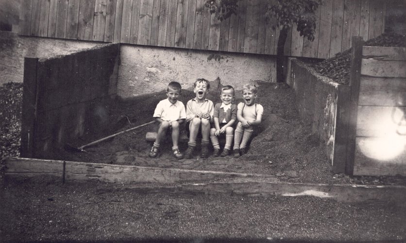 05_km_lesung_sandkasten_ca.1950_c_ruedi_fiechter_web.jpg