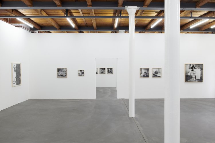 a18.vue_d_exposition_thomas_kern_je_te_regarde_et_tu_dis_fri_art_2020._photo_guillaume_python._courtesy_of_fri_art_kunsthalle.jpg